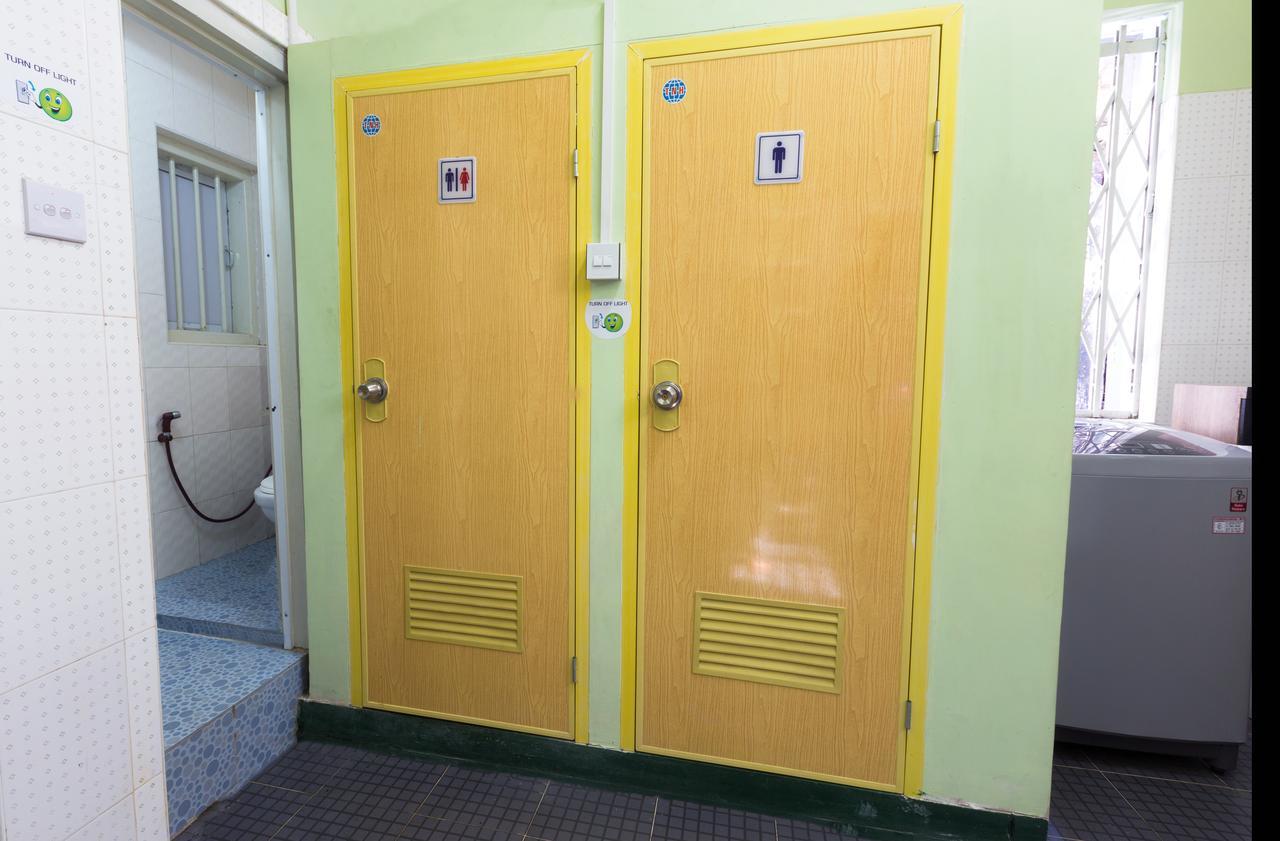 Little Monkey Hostel Янгон Екстериор снимка