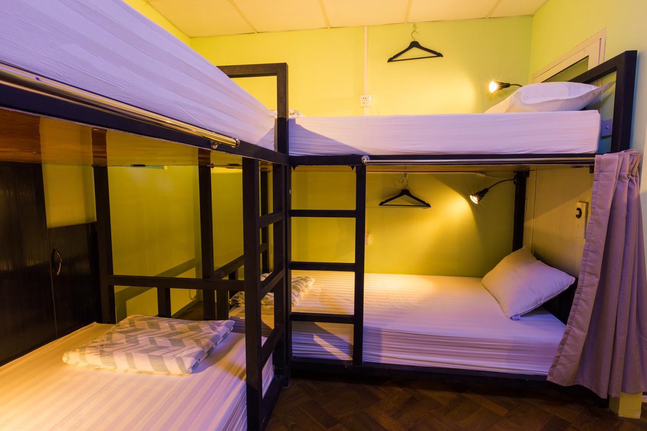 Little Monkey Hostel Янгон Екстериор снимка