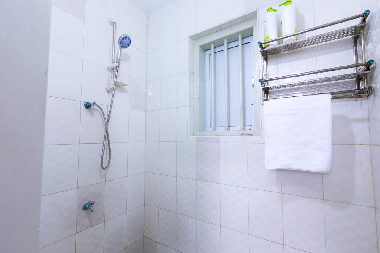 Little Monkey Hostel Янгон Екстериор снимка