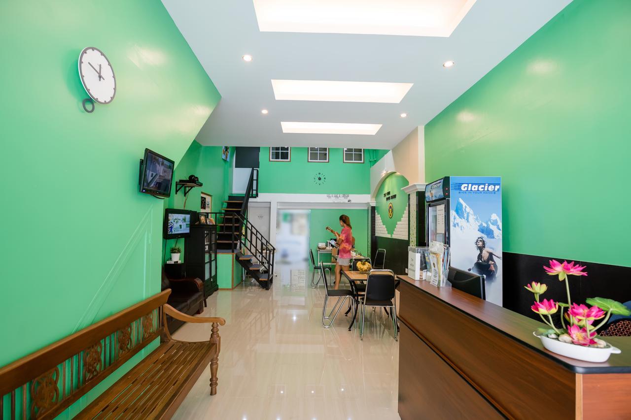 Little Monkey Hostel Янгон Екстериор снимка