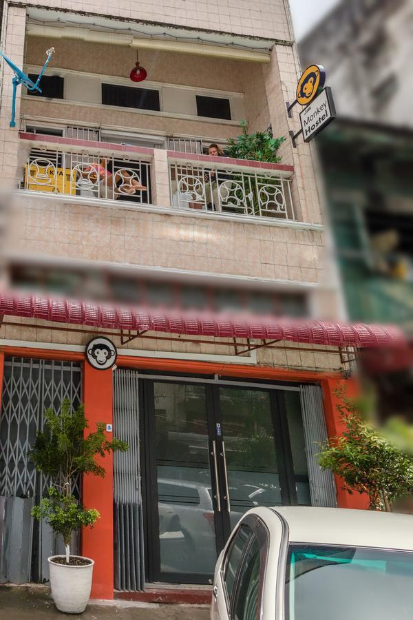 Little Monkey Hostel Янгон Екстериор снимка