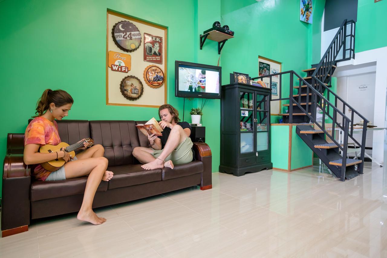 Little Monkey Hostel Янгон Екстериор снимка