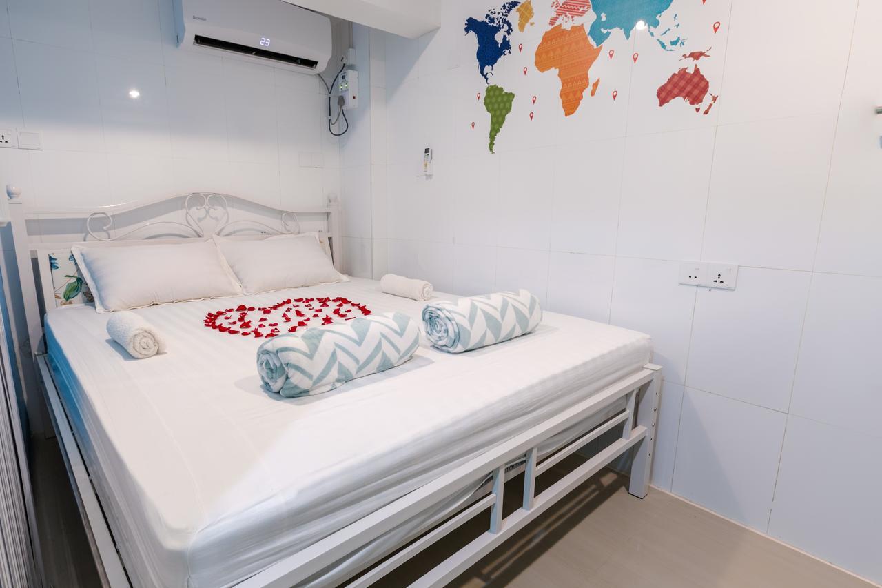 Little Monkey Hostel Янгон Екстериор снимка