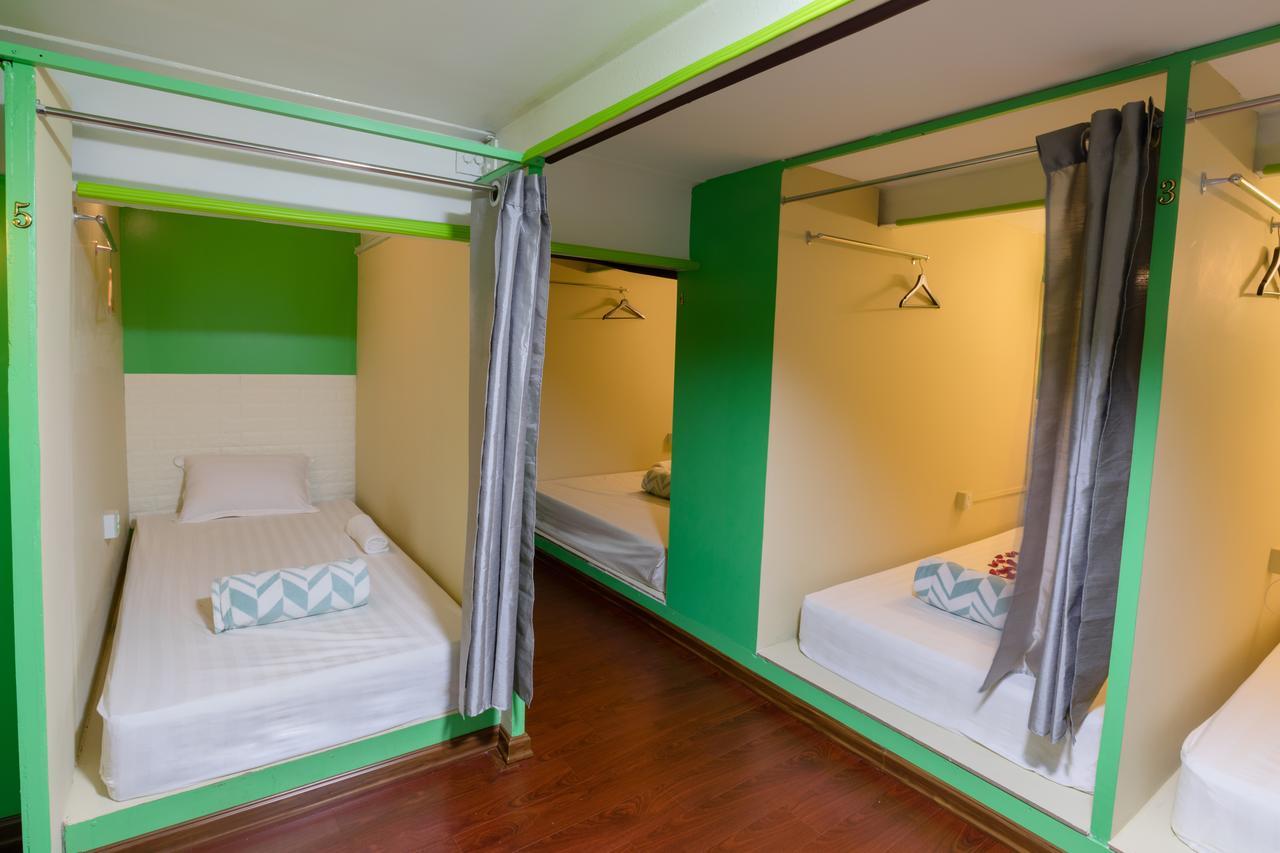 Little Monkey Hostel Янгон Екстериор снимка