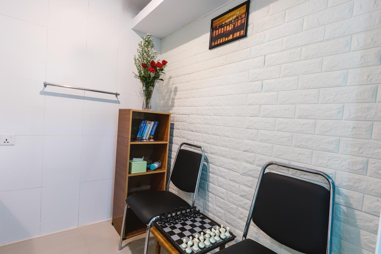 Little Monkey Hostel Янгон Екстериор снимка