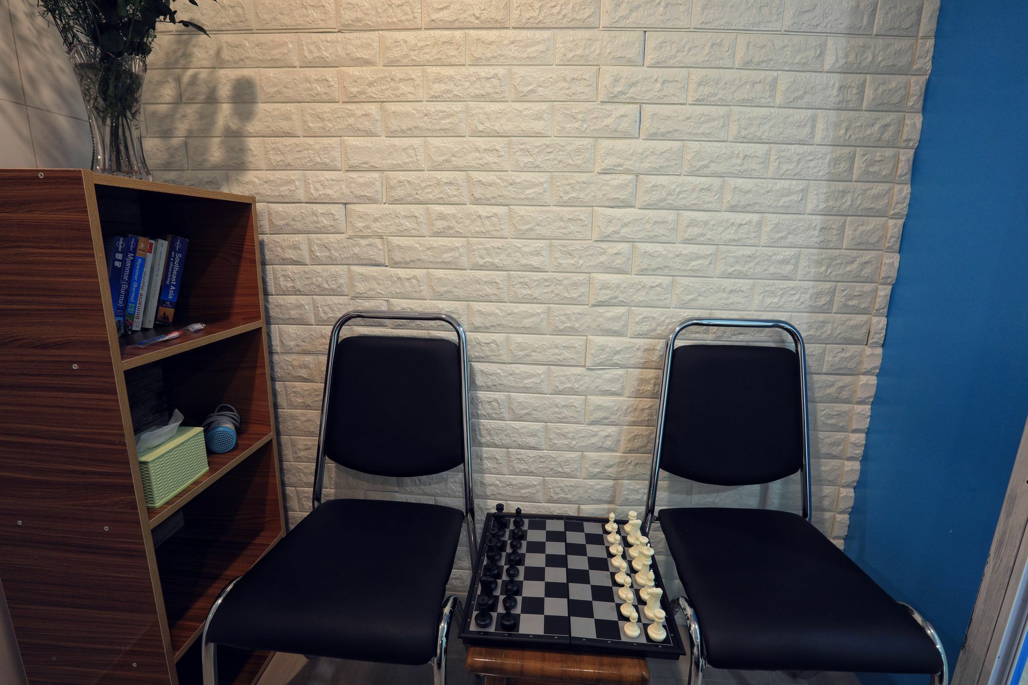 Little Monkey Hostel Янгон Екстериор снимка