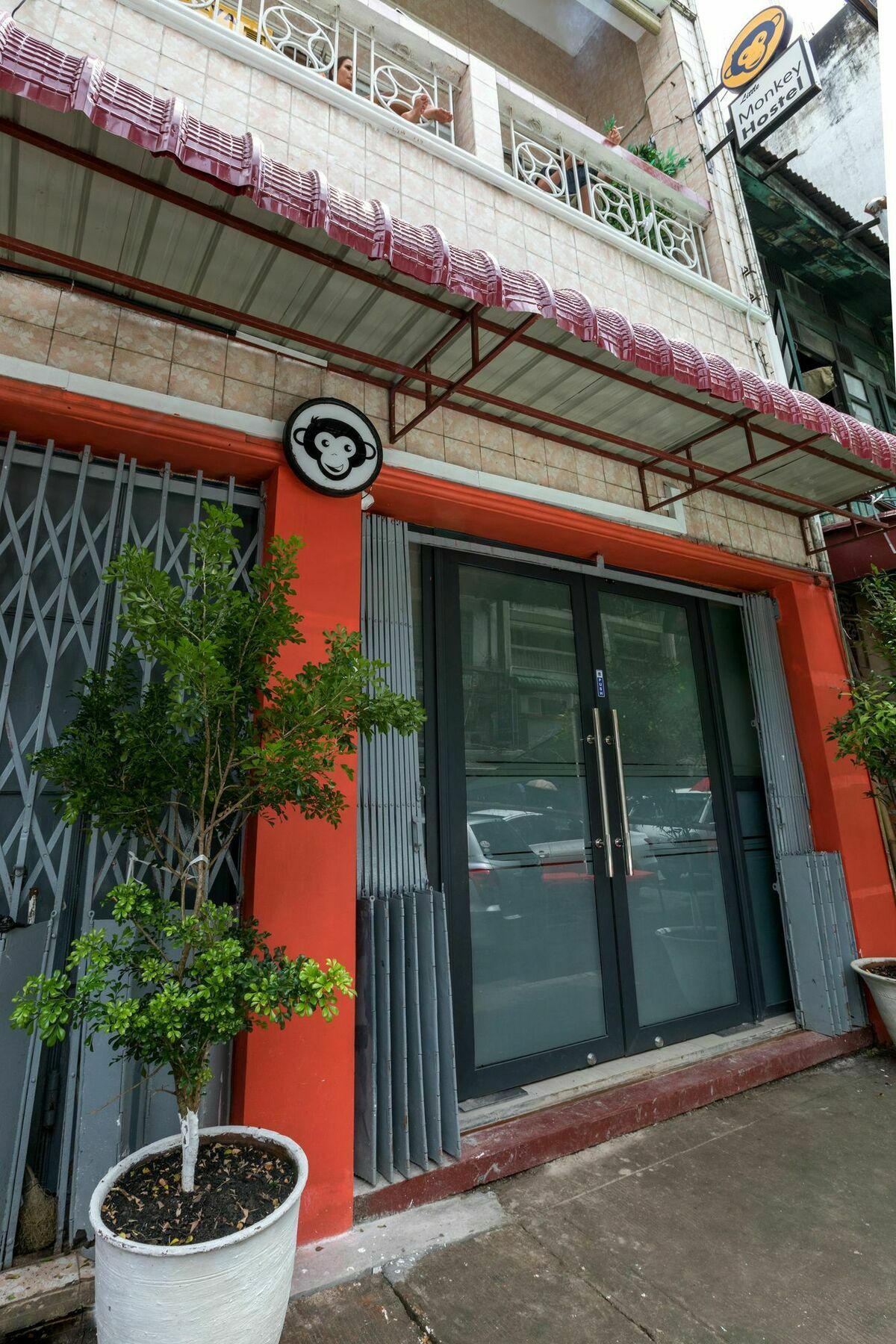 Little Monkey Hostel Янгон Екстериор снимка
